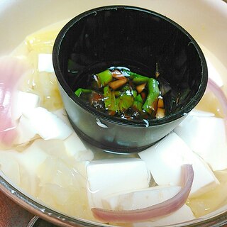 紫玉ねぎとキャベツの湯豆腐